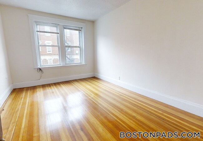 Photo - 15 Barrows St Unit 4