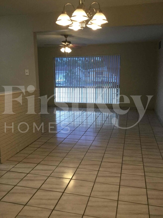 Photo - 7925 Indigo St