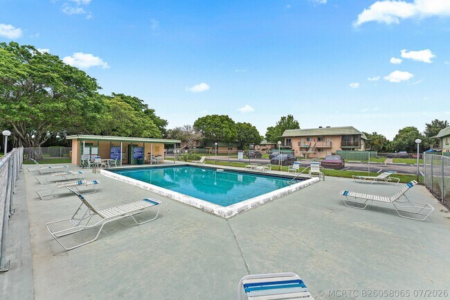 Building Photo - 1866 Fairview Villas Dr Unit 3