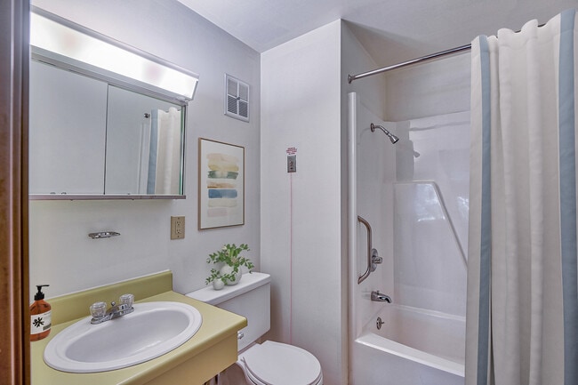 Photo - Riverside Towers