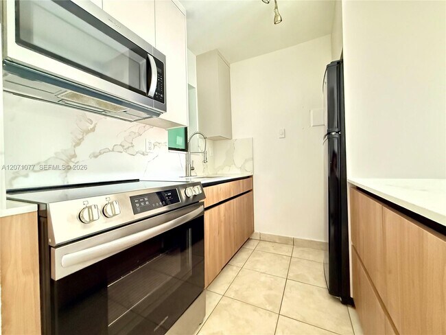 Photo - 1530 SW 2nd St Unit 304