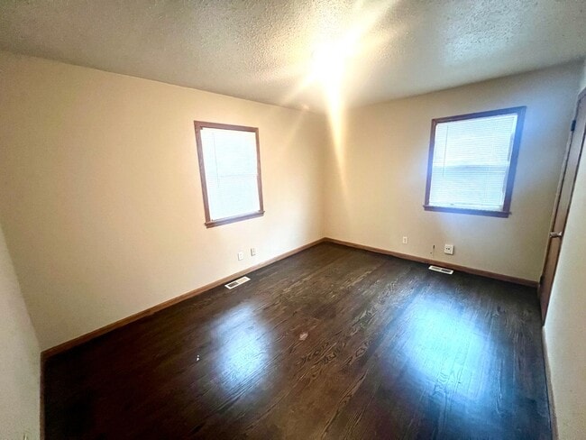 Photo - 2921 S Appleton Ave