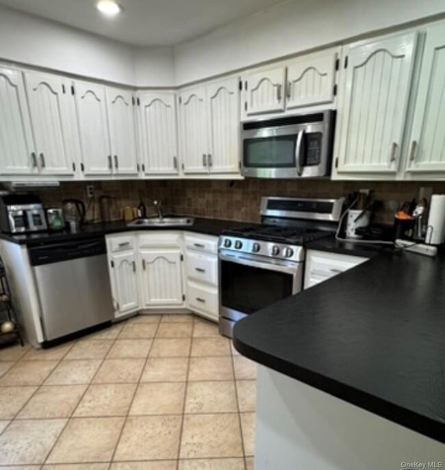 Photo - 1498 Kew Ave