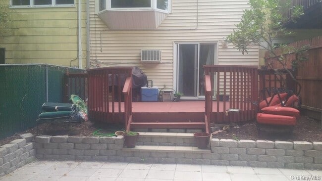 Photo - 60 Halgren Crescent