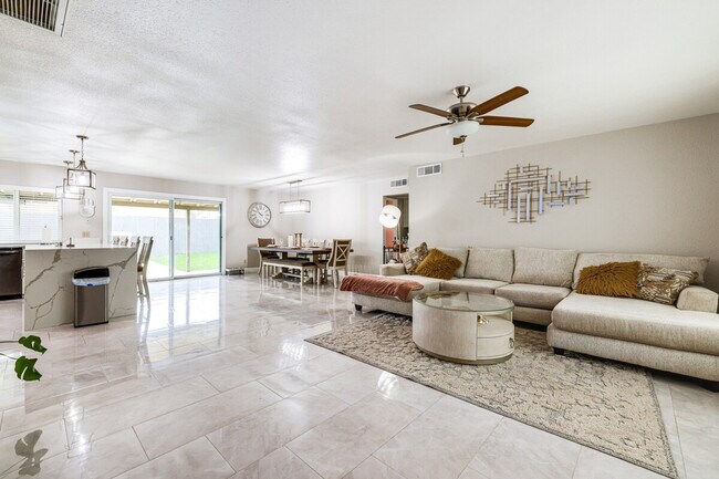 Photo - 903 W Harvard Dr Unidad ID1386263P