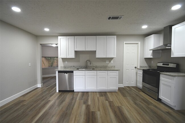 Building Photo - 8535 Tilgham St