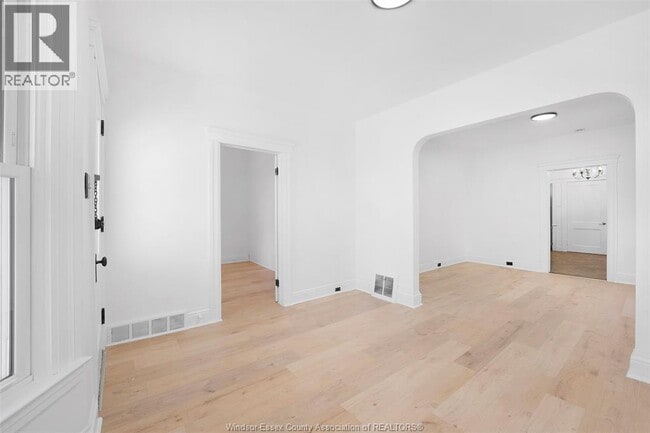 Photo - 1045 Gladstone Ave