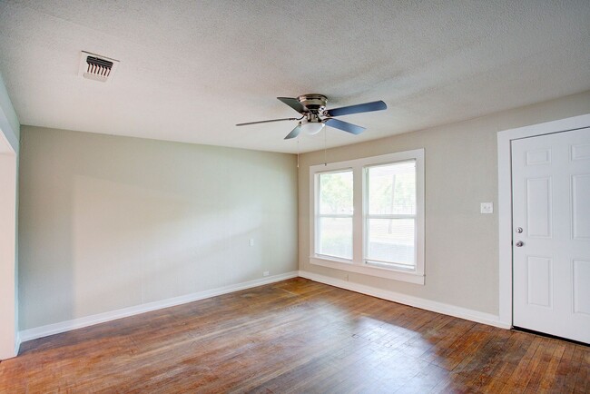 Photo - Coming Soon! Pet-Friendly 3BR Home with Large Backyard – Cleburne