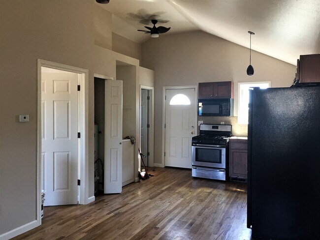 Photo - 1170 S Navajo St