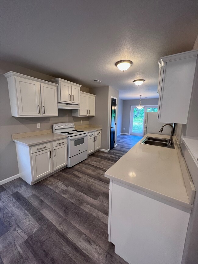 Building Photo - 2075 SW Buchanan St Rental