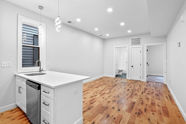 Photo - 283 Chelsea St