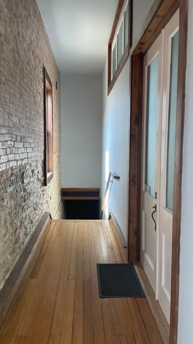 Building Photo - 121 Clifton Art Aly Unit B Rental
