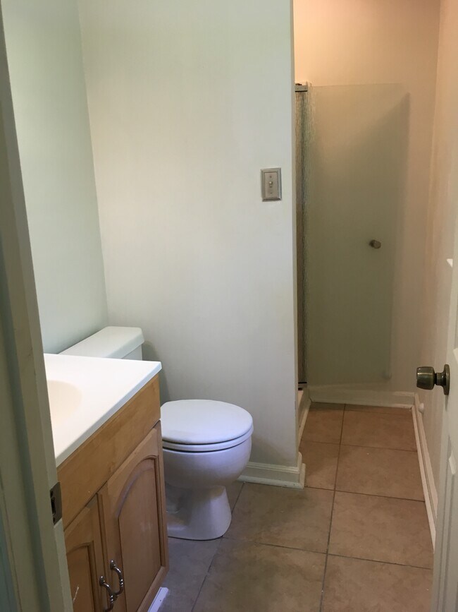 Master bathroom - 107 Rockbridge Rd House