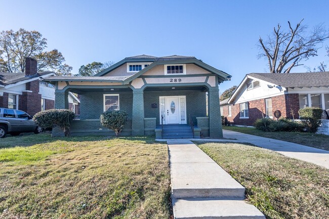 Building Photo - 3BR SFR with Washer/Dryer In Unit & Fenced Backyard in Midtown