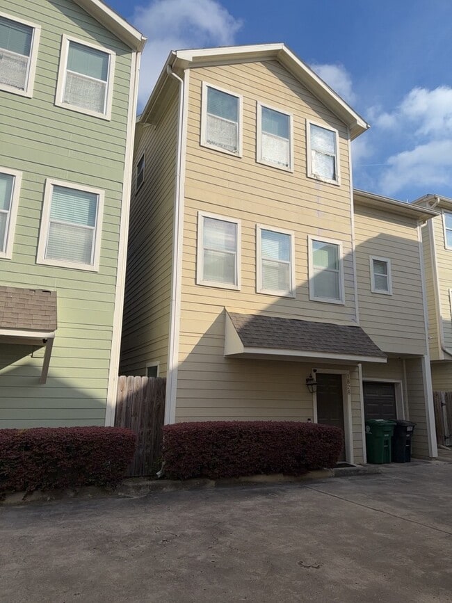 Photo - 1828 Fletcher St