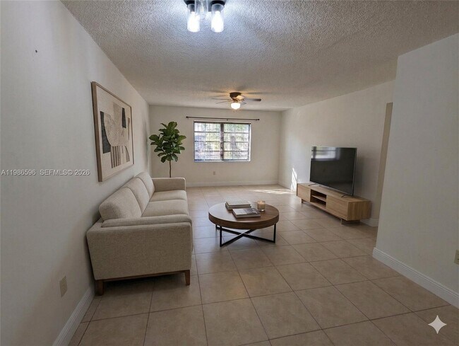 Photo - 4050 NW 135th St Unidad 8-9