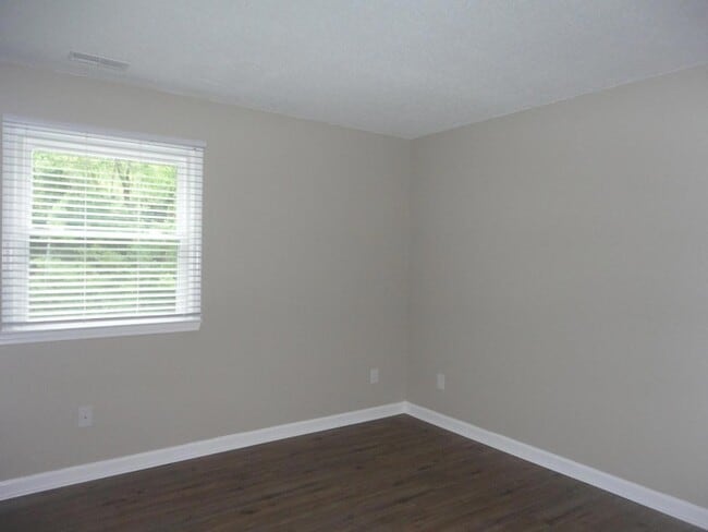 Photo - 137 W Barbee St