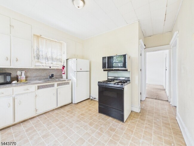 Photo - 139 Fairview Ave Unit 2