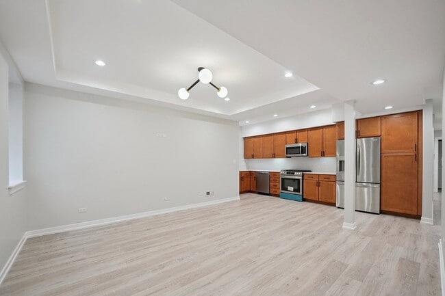 Photo - 1635 W Warren Blvd Unidad 1