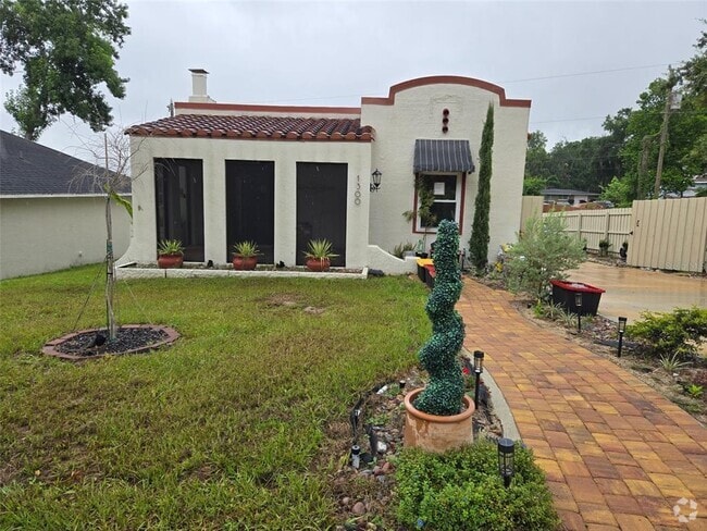 Building Photo - 1300 6th St Rental