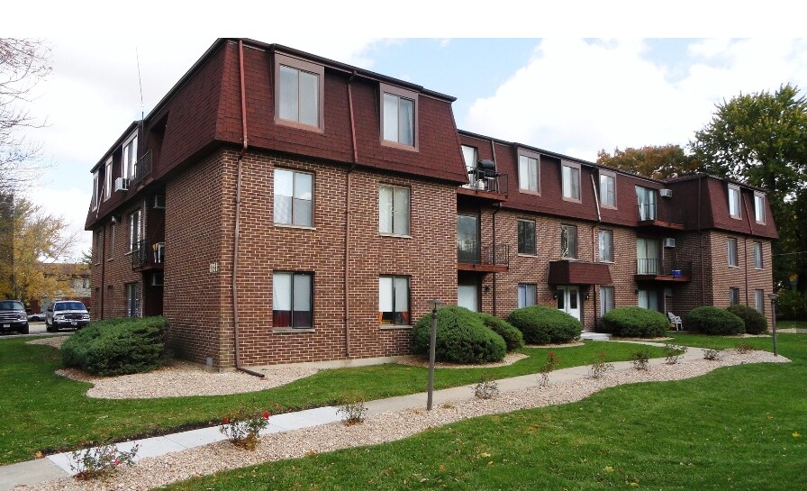 Brentwood Apartments - Brentwood Apartments