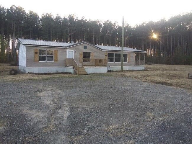 Building Photo - 553 E Green Tree Rd