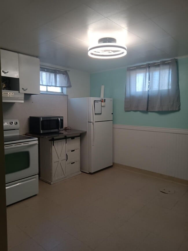 Photo - 335 W Kennedy Ave