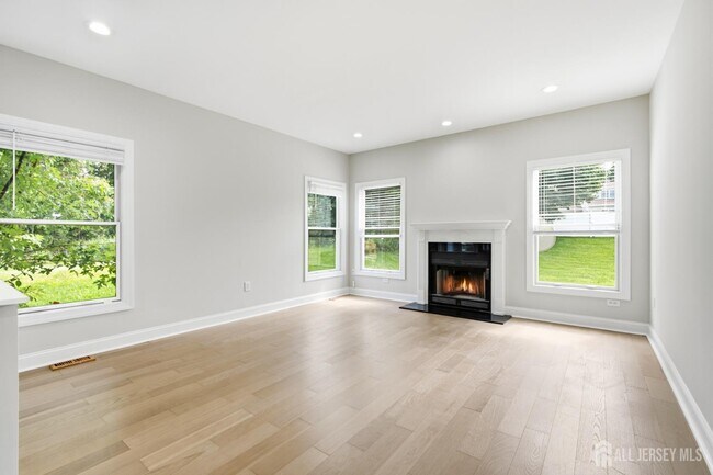 33 Melbloum Ln