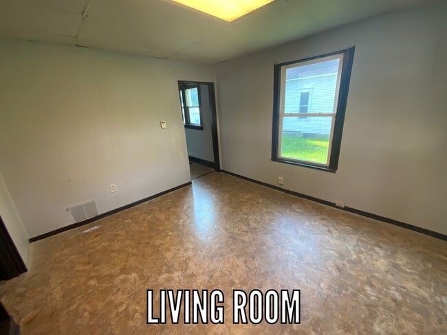 Photo - 115 State St N