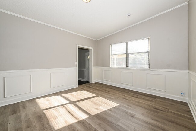 Photo - 2611 Lowes Pl