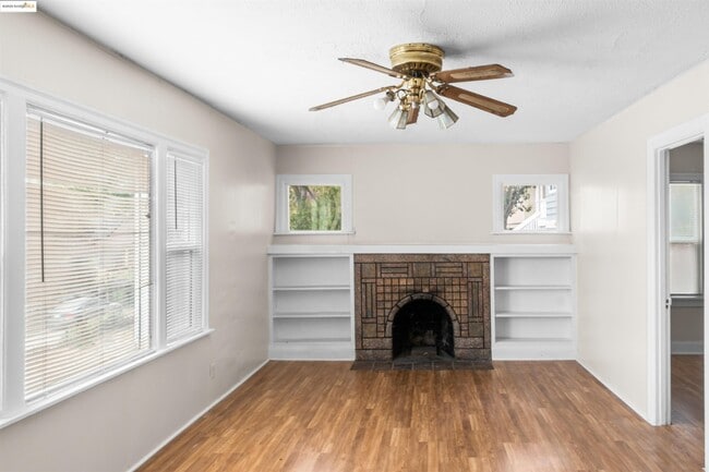 Photo - 4500 San Carlos Ave