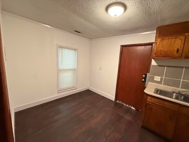 Photo - 1233 Elm Ave Unit a