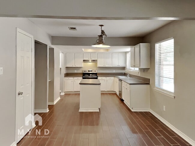 Photo - 112 Vanderbilt Ln