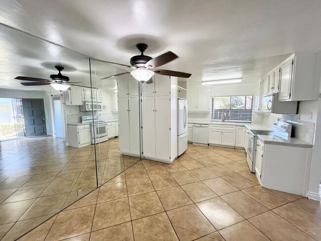Building Photo - Spacious 3 Bedroom 2 Bathroom Town-Home with In-Unit Laundry, Pool and 2 Parking Spaces!