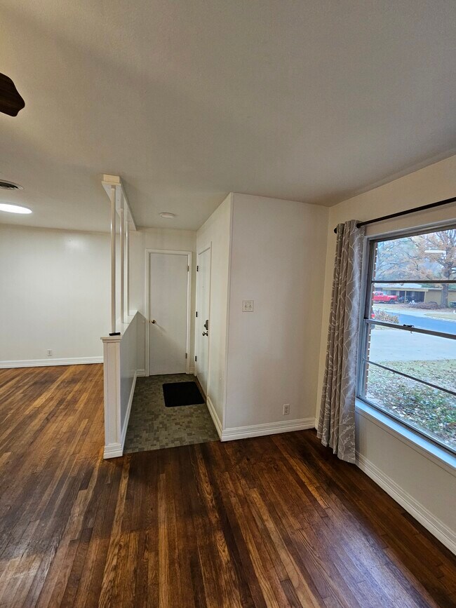 Photo - 2603 Robinwood Ln