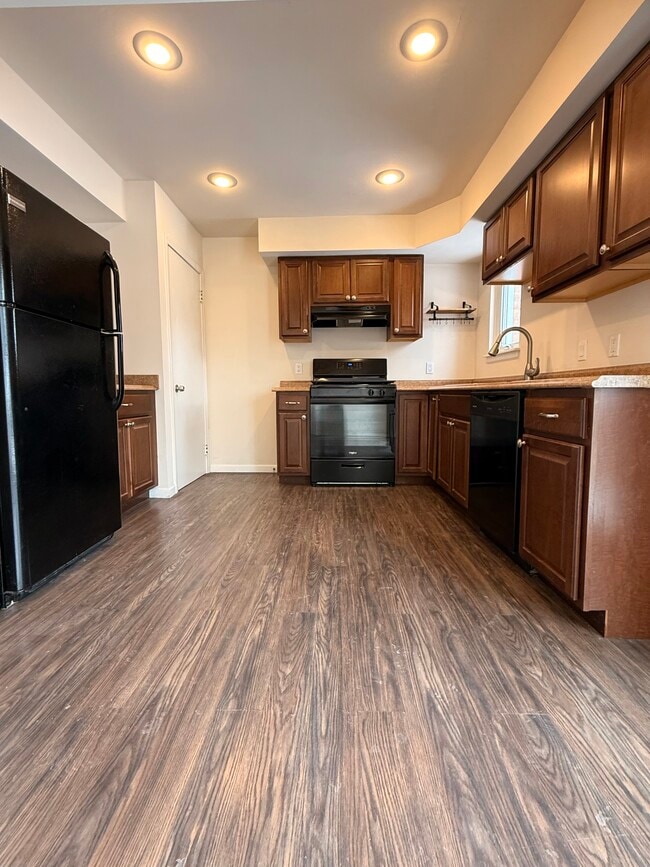 Photo - 130 E Farnum Ave