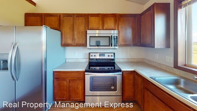 Photo - 4 br, 2 bath House - 7820 W 67th St