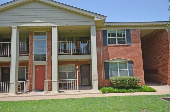 Building Photo - 2 Bed 1 Bath with Patio Unit 34