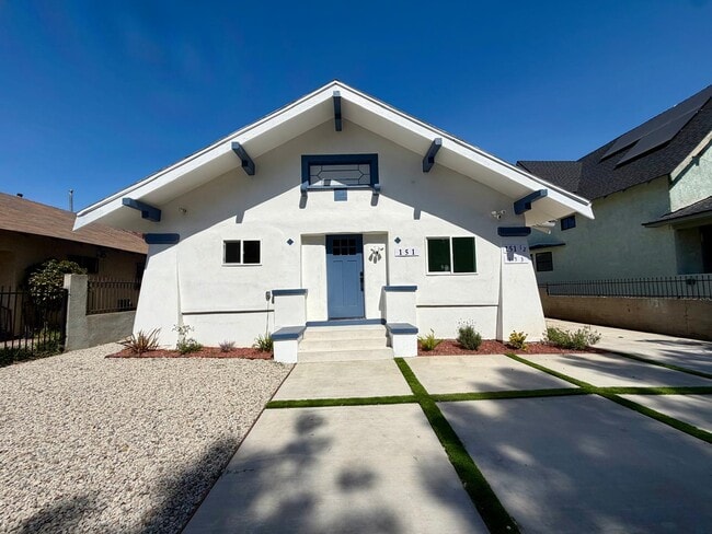 Photo - 151 E 47th St