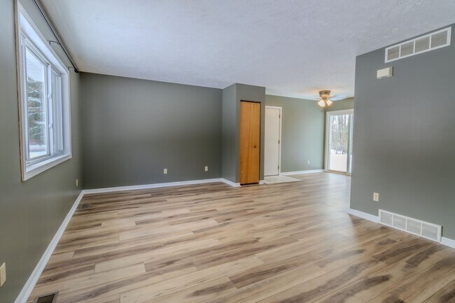 Photo - Woodsy Retreat in Lake Ann