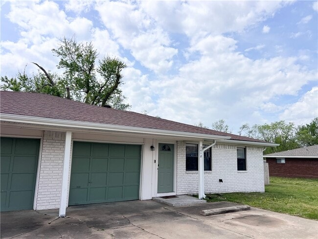 Building Photo - 2018 W Olive St