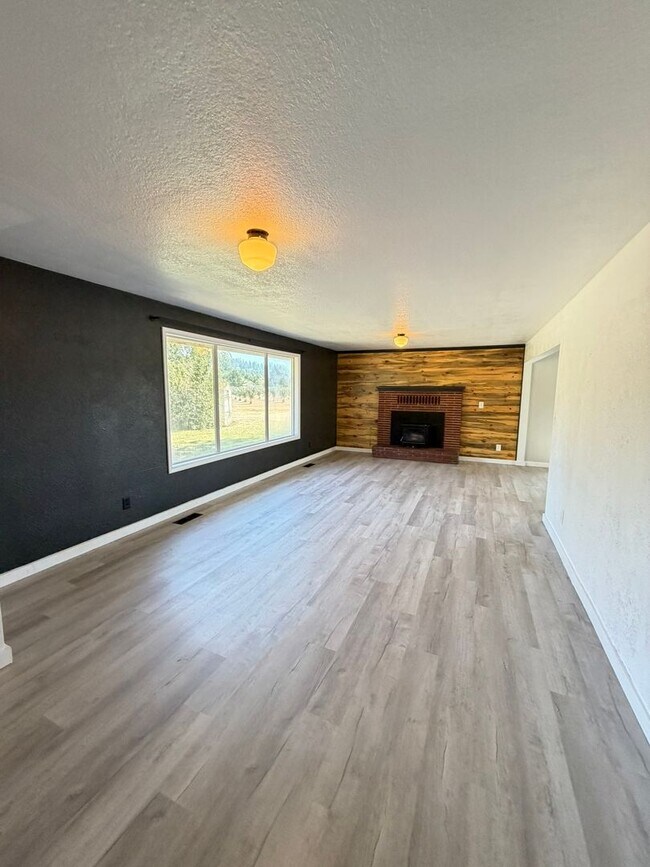 Photo - 27840 7 Mile Ln