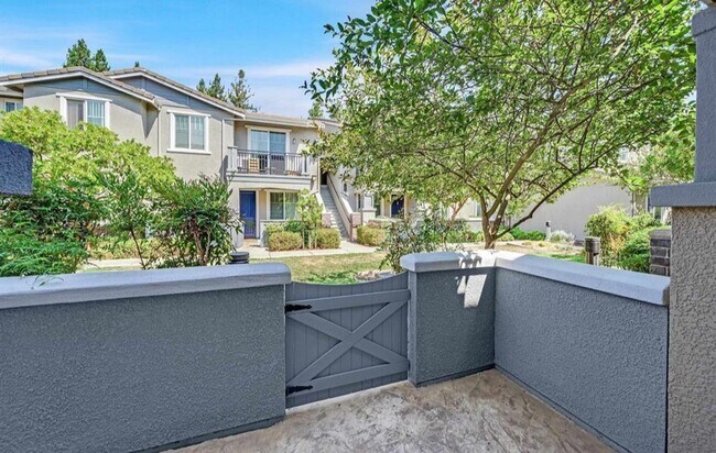 Photo - Stunning Ground-Floor 2 bd, 2 ba- Danville... Unidad 211