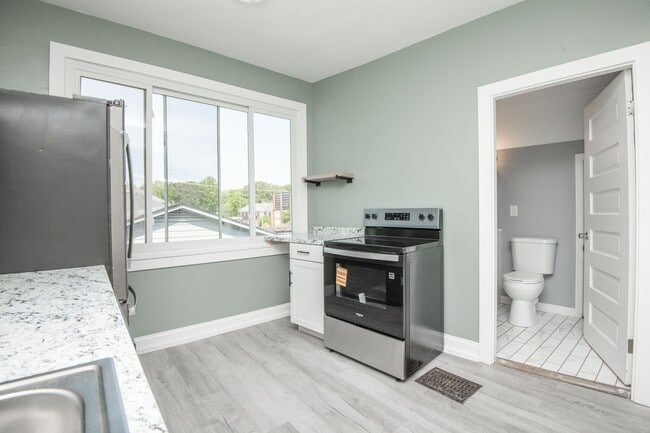 Photo - 117 E Glenwood Ave