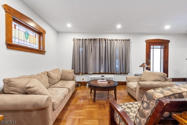 Photo - 199 E 7th St