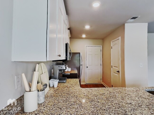 Photo - 95 Taverners Ln