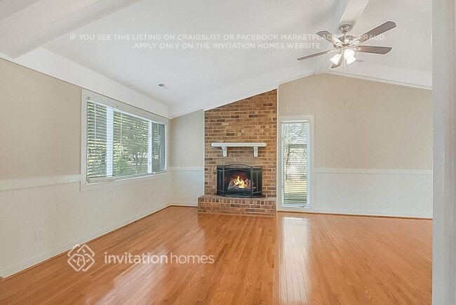 Photo - 911 Buckingham Rd