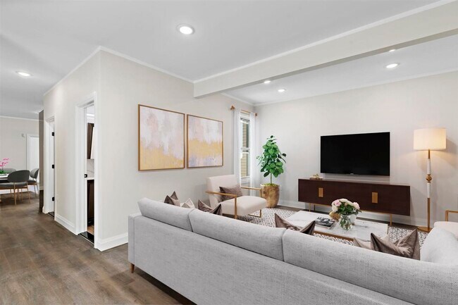 Photo - 289 Van Nostrand Ave