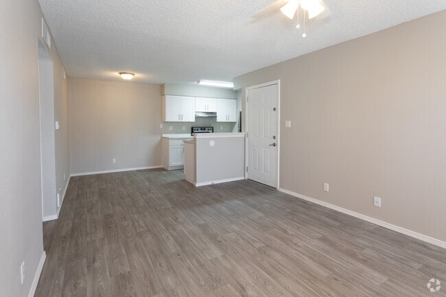 2BR, 1BA - 890 SF