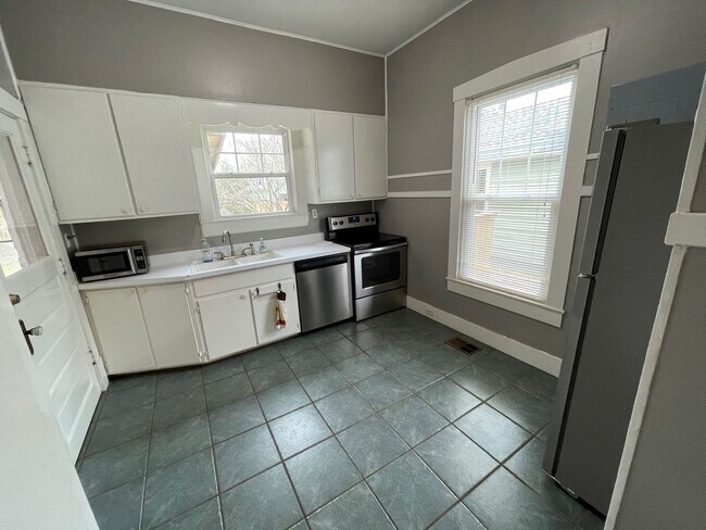 Photo - Pensacola - East Hill - 2 Bedroom, 1 Bathroom